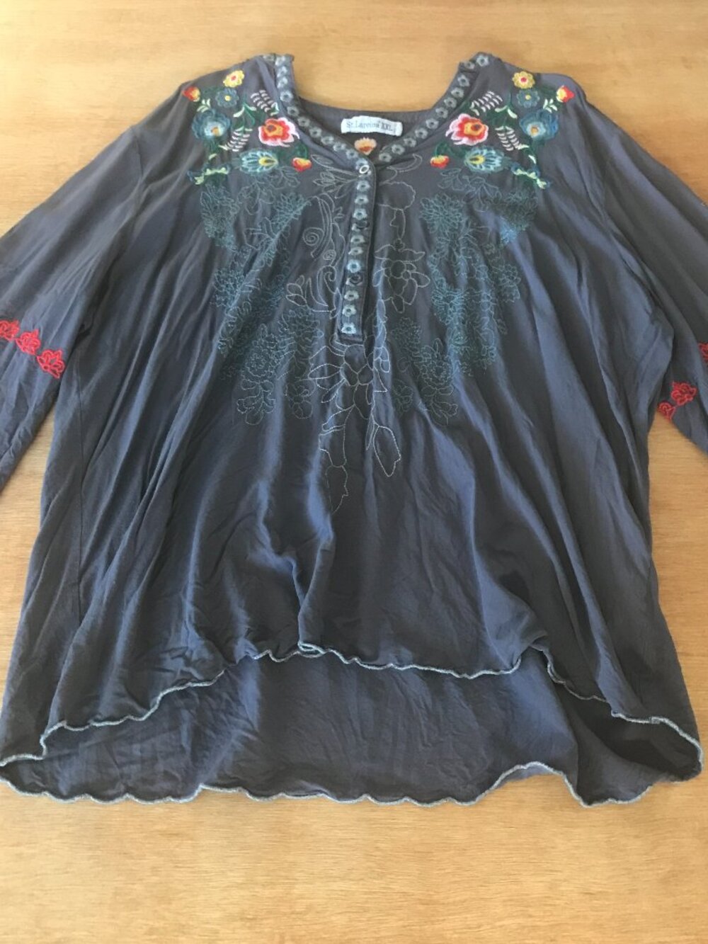 St. Lareina Top Women XXL Gray Floral V Neck Embroidered Peasant Bohemian 20131